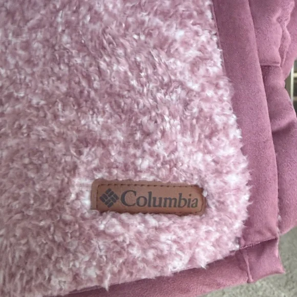 Columbia Plush Sherpa Throw Wine Blanket - Picture 7 of 7